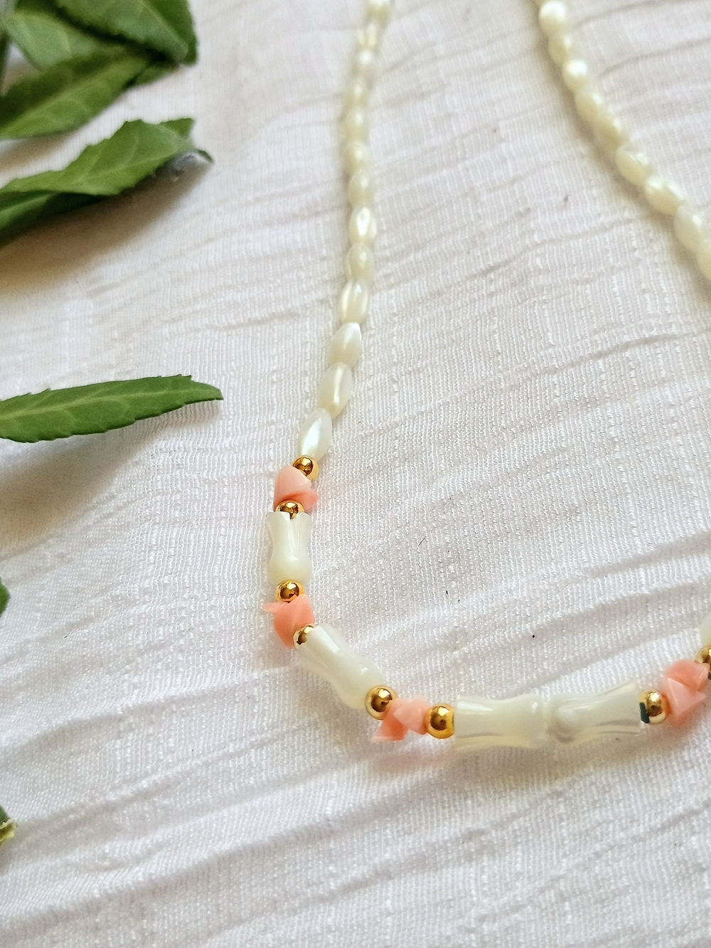 🌊 MERMAID CORE 🌊 VTG Mother-of Pearl and Coral Necklace, Coastal Grandmother